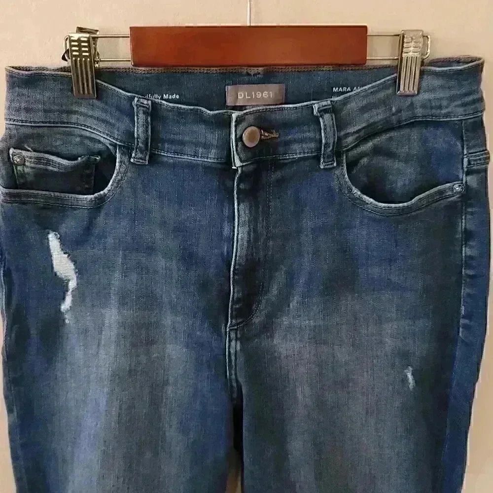 DL1961 Mara Ankle High Rise Instasculpt Straight Distressed Jeans Size 30 - Picture 4 of 9